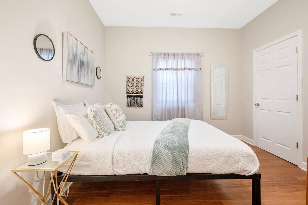 Апартаменты * Lux Modern Retreat * Downtown * King Beds * Дарем Экстерьер фото