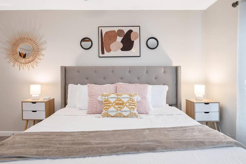 Апартаменты * Lux Modern Retreat * Downtown * King Beds * Дарем Экстерьер фото