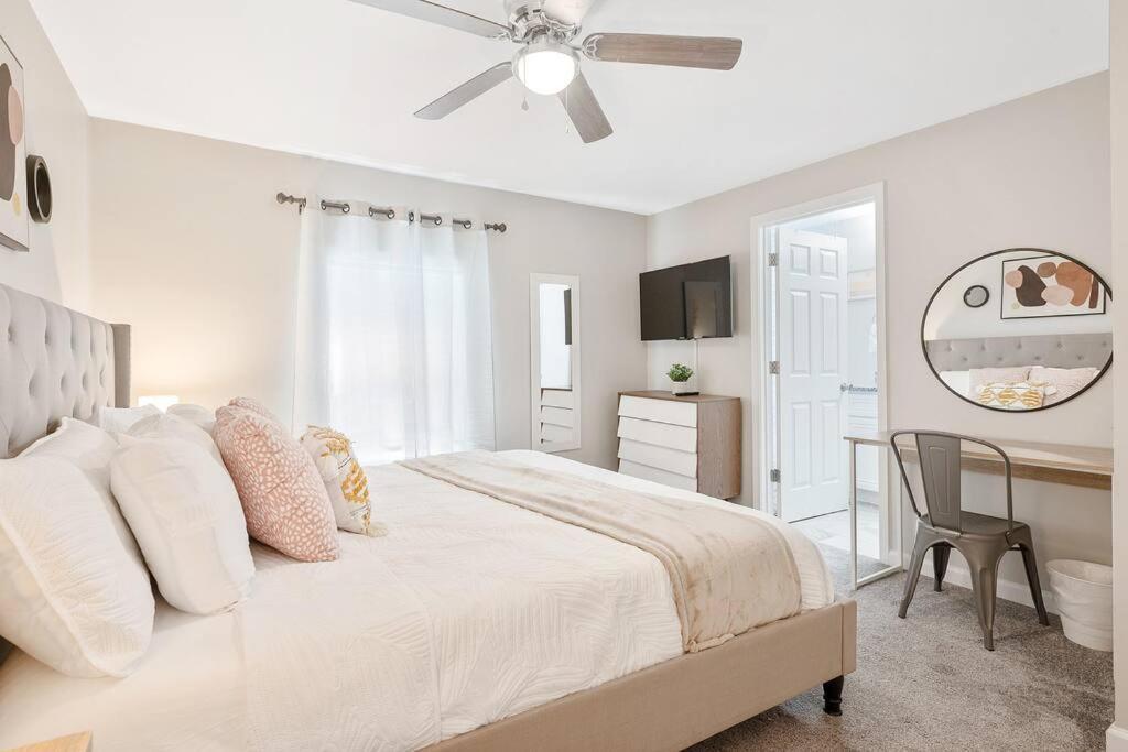Апартаменты * Lux Modern Retreat * Downtown * King Beds * Дарем Экстерьер фото