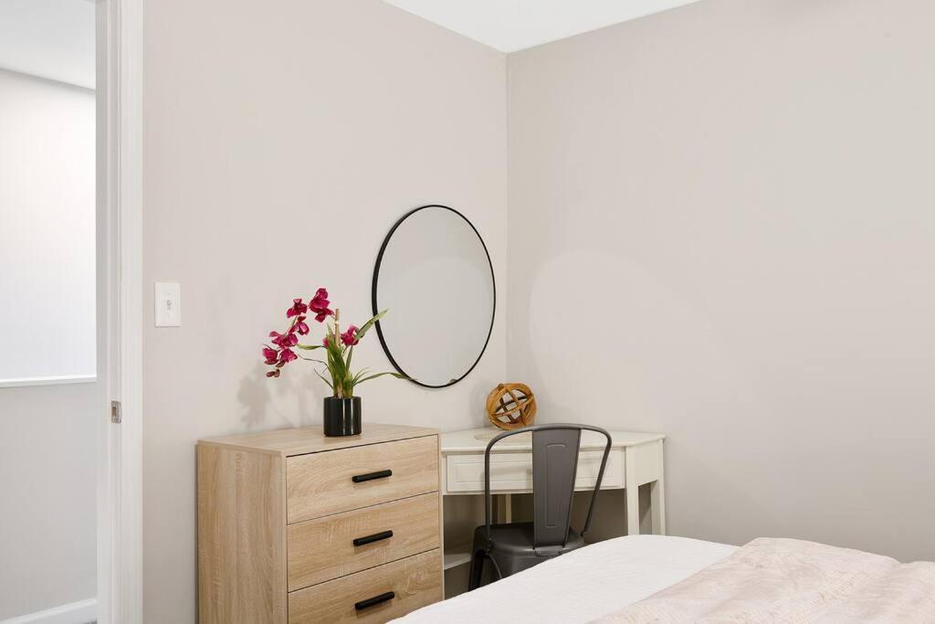 Апартаменты * Lux Modern Retreat * Downtown * King Beds * Дарем Экстерьер фото